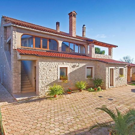Lovely Home In Sisan With Outdoor Swimming Pool Εξωτερικό φωτογραφία