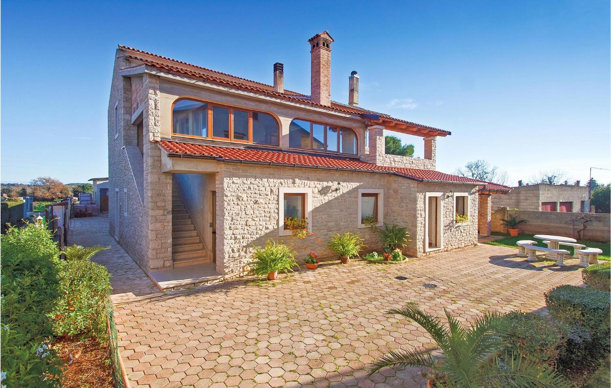 Lovely Home In Sisan With Outdoor Swimming Pool Εξωτερικό φωτογραφία