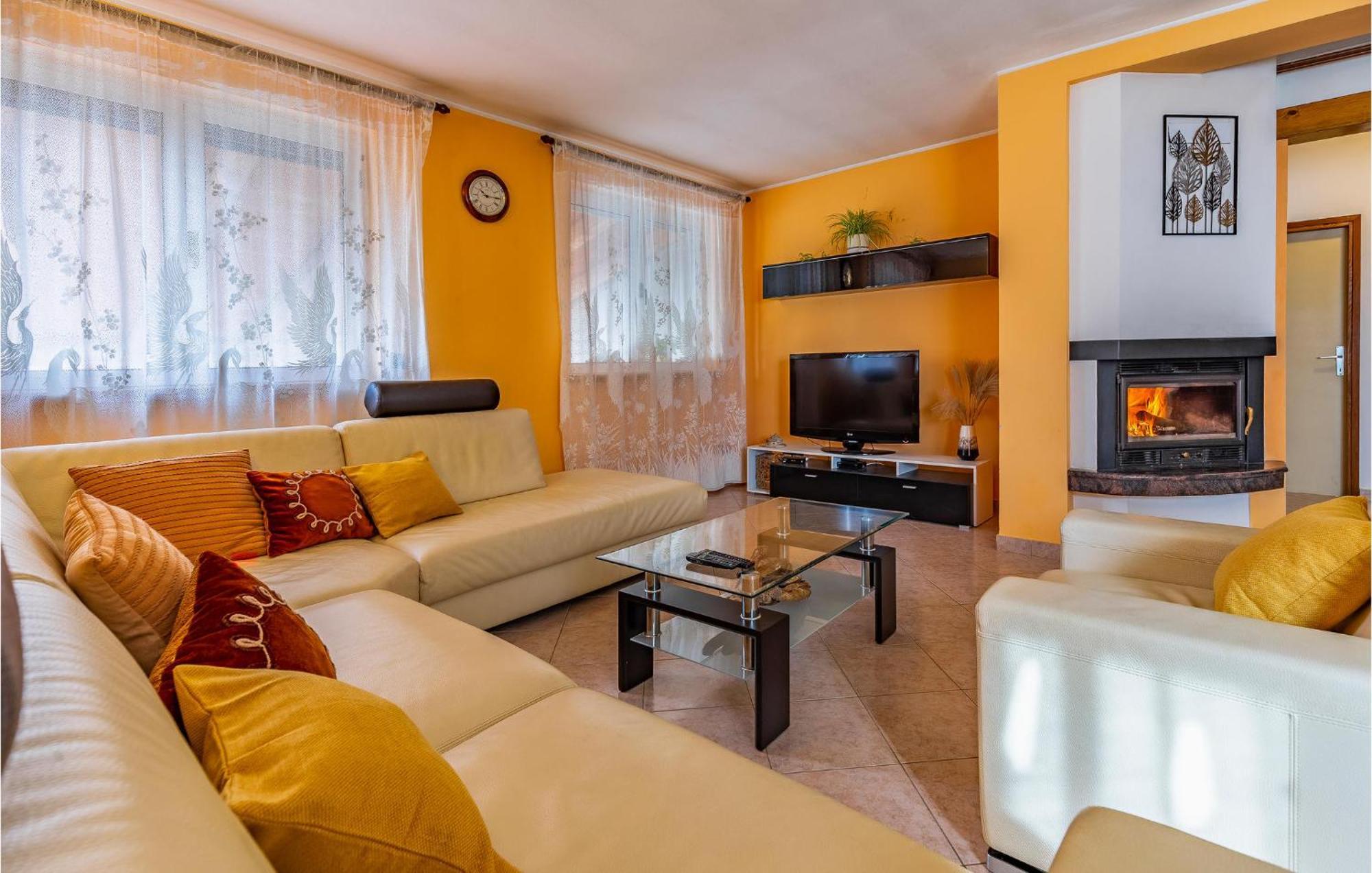 Lovely Home In Sisan With Outdoor Swimming Pool Εξωτερικό φωτογραφία