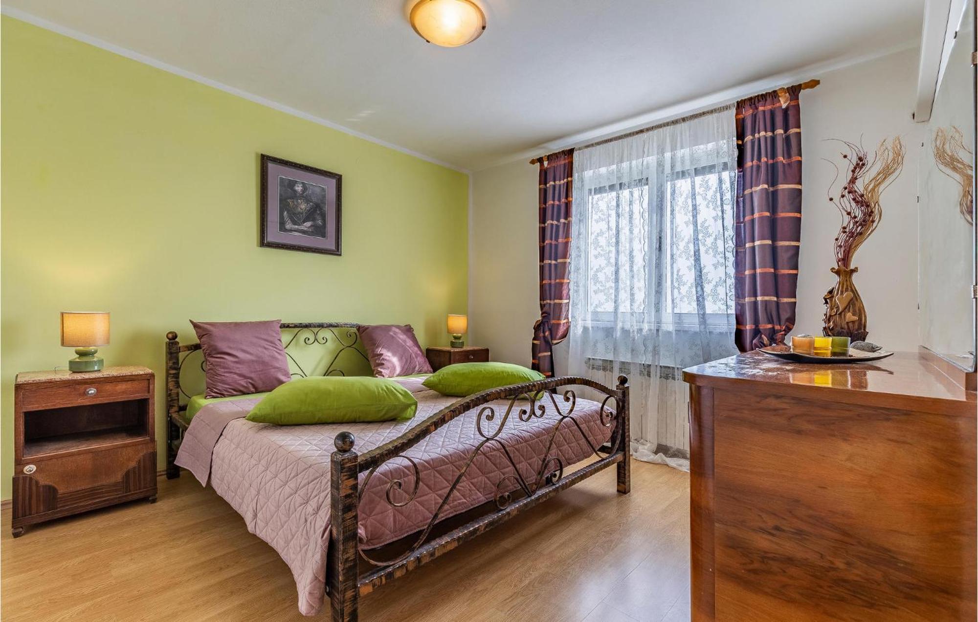 Lovely Home In Sisan With Outdoor Swimming Pool Εξωτερικό φωτογραφία