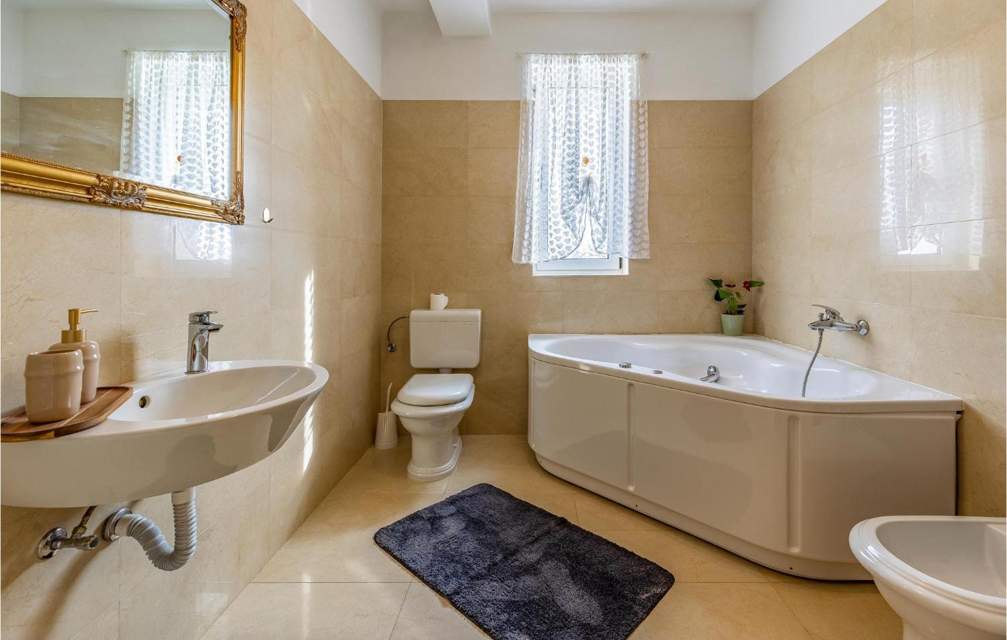 Lovely Home In Sisan With Outdoor Swimming Pool Εξωτερικό φωτογραφία