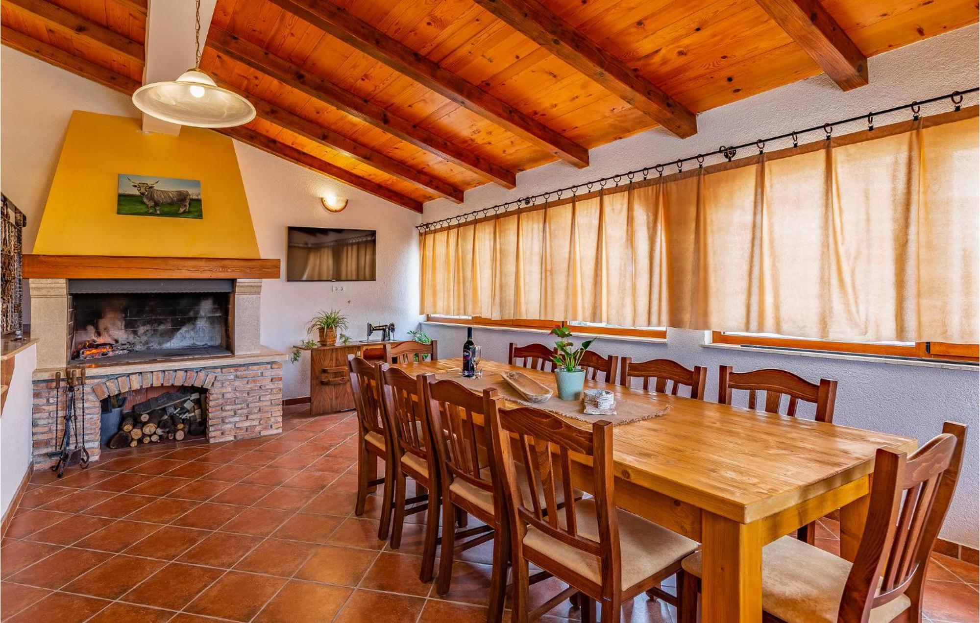 Lovely Home In Sisan With Outdoor Swimming Pool Εξωτερικό φωτογραφία