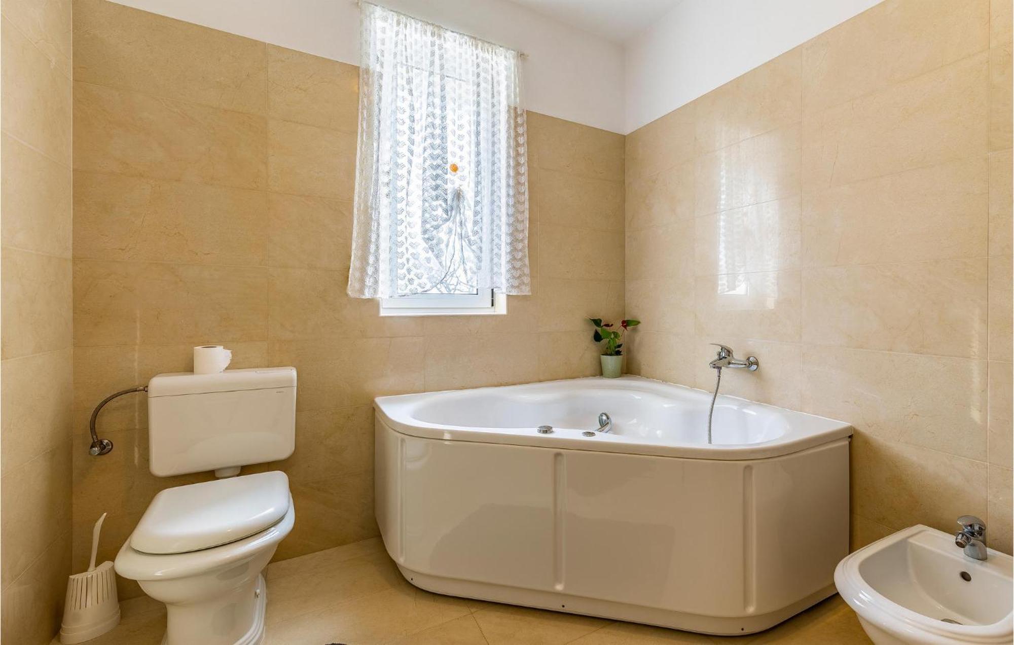 Lovely Home In Sisan With Outdoor Swimming Pool Εξωτερικό φωτογραφία