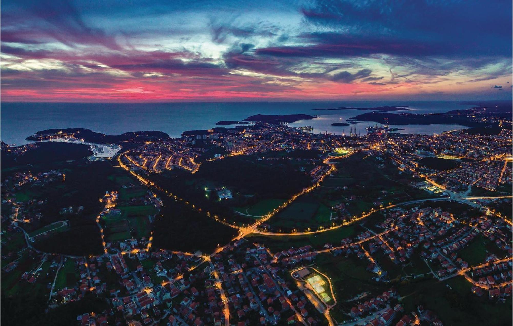 Lovely Home In Sisan With Outdoor Swimming Pool Εξωτερικό φωτογραφία