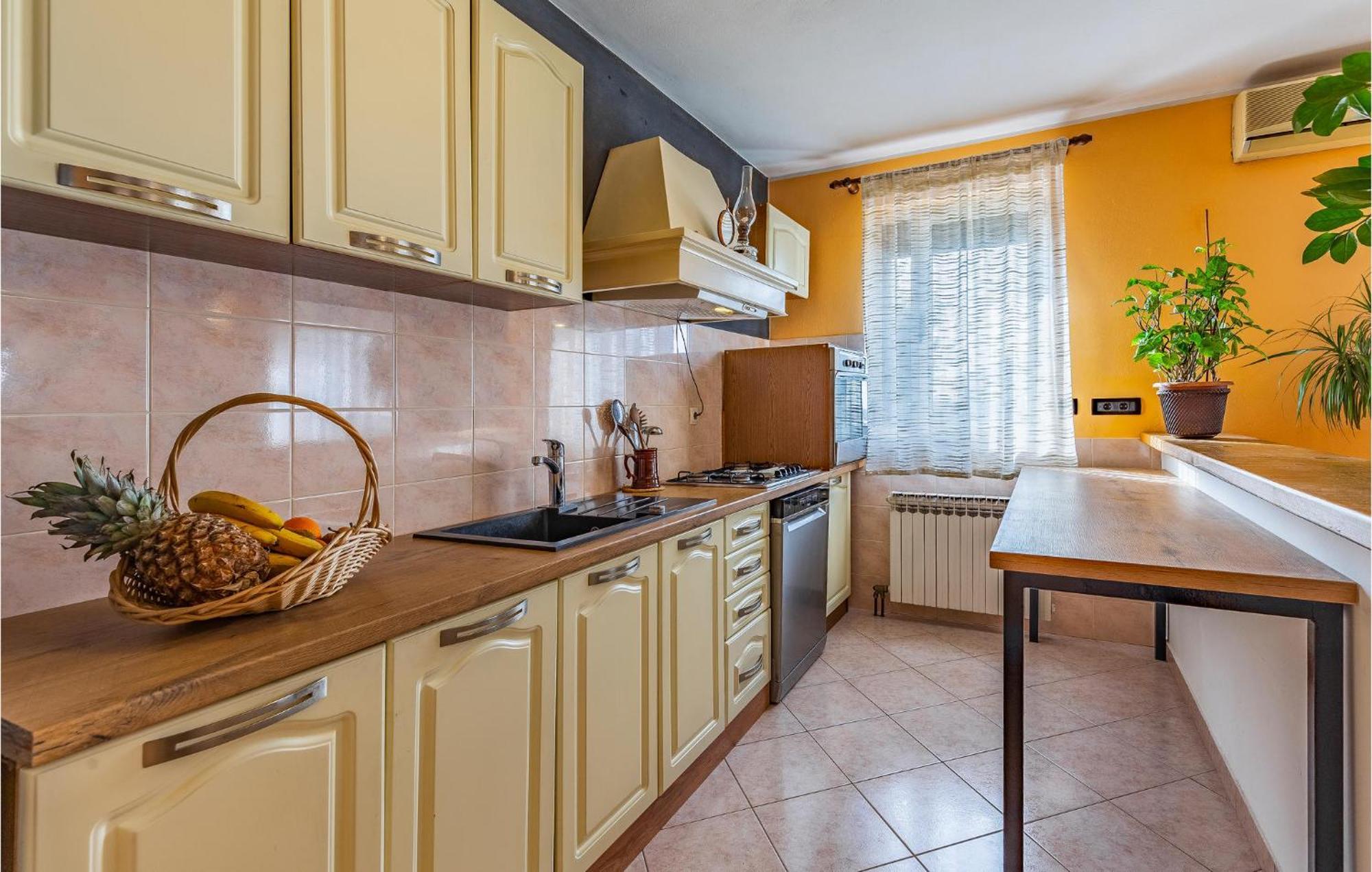 Lovely Home In Sisan With Outdoor Swimming Pool Εξωτερικό φωτογραφία
