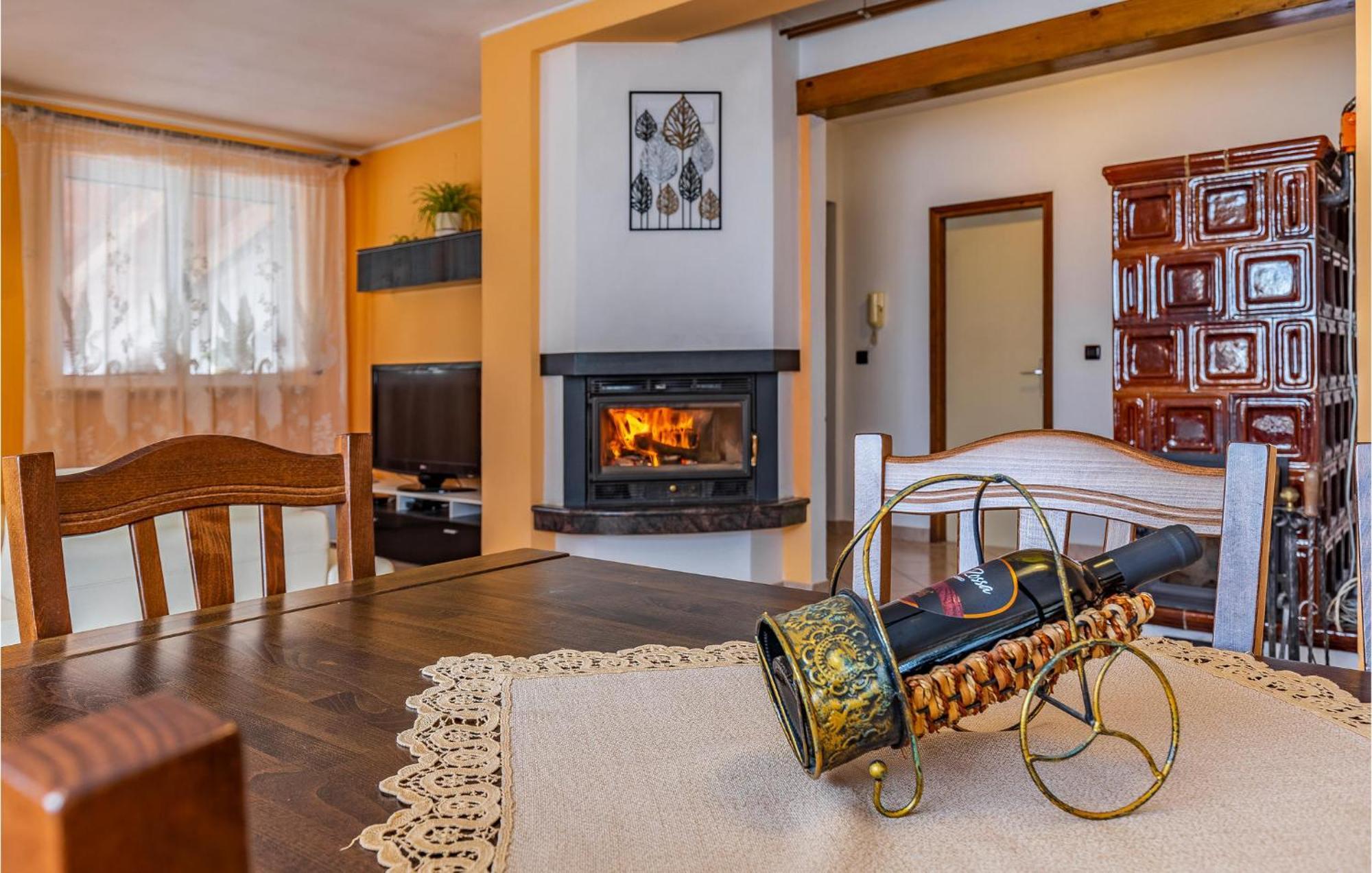 Lovely Home In Sisan With Outdoor Swimming Pool Εξωτερικό φωτογραφία